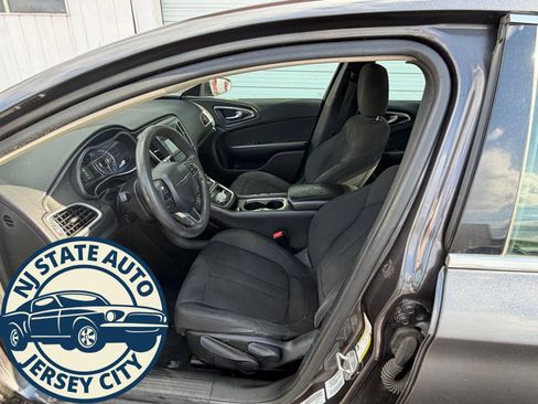 Used 2016 Chrysler 200 Limited image 4