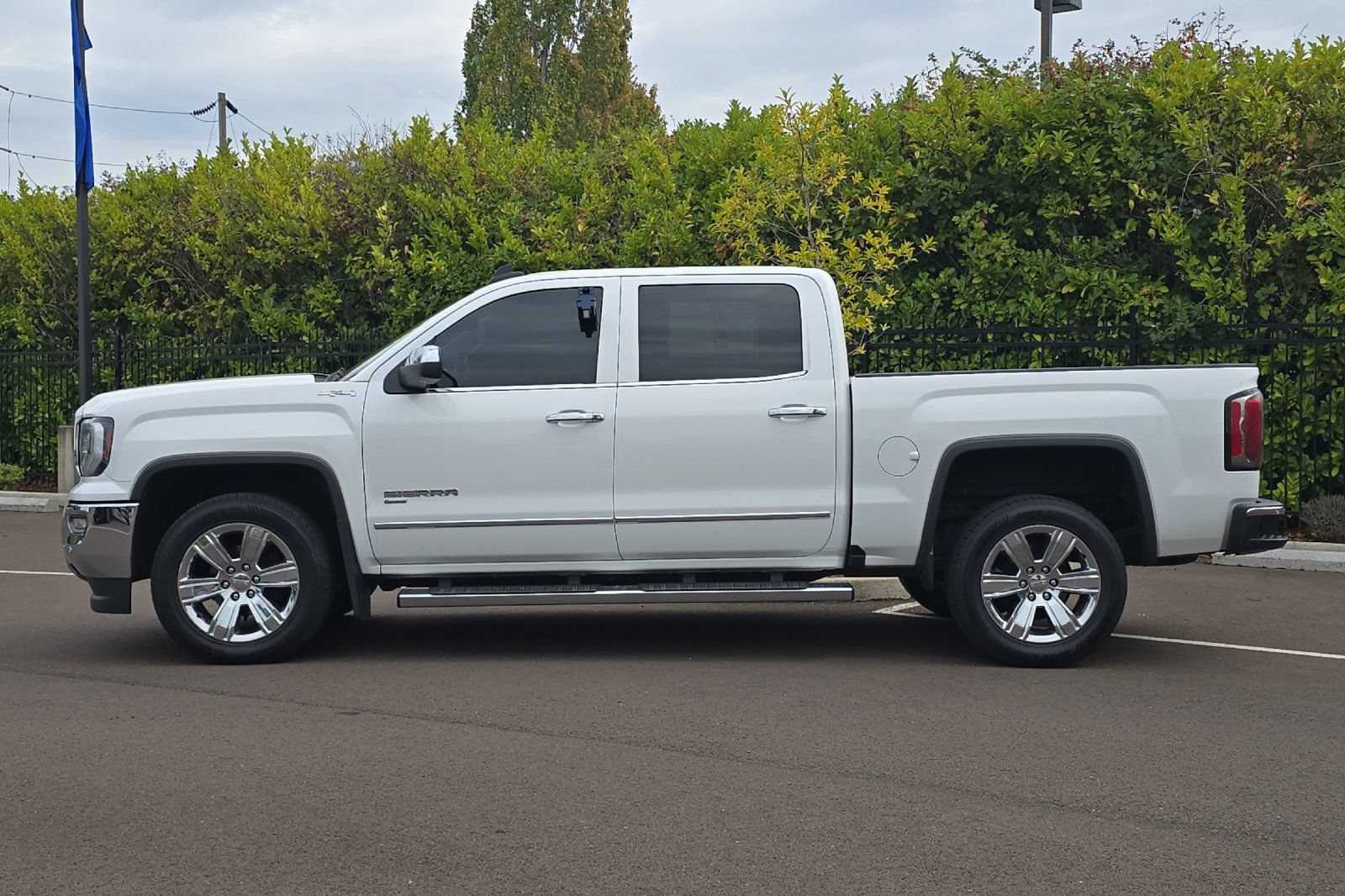 Used 2018 GMC Sierra 1500 SLT AWD/4WD image 7
