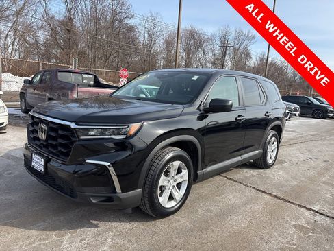 Used 2023 Honda Pilot LX image 3