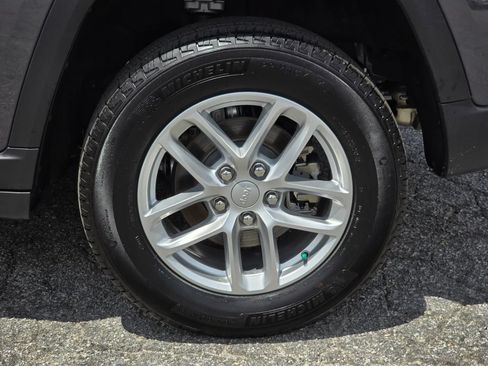 Used 2025 Jeep Grand Cherokee Laredo X AWD/4WD image 22