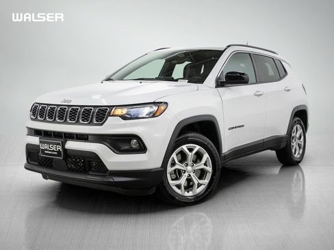 Used 2024 Jeep Compass Latitude AWD/4WD image 1