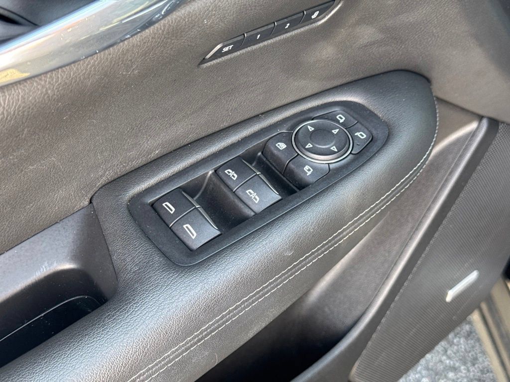 Used 2022 Cadillac XT6 Premium Luxury w/ Technology Package AWD/4WD image 40