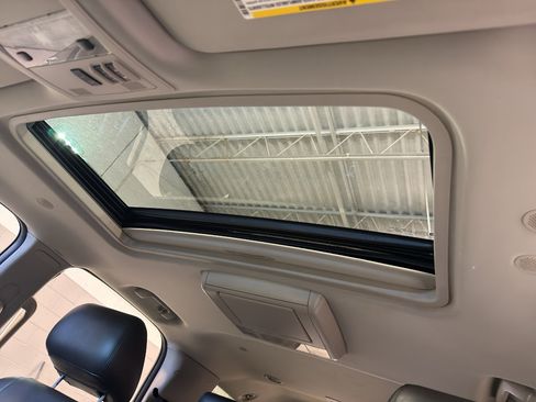 Used 2014 Cadillac Escalade Luxury image 15