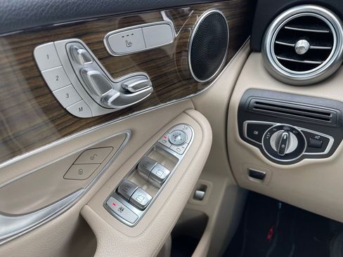 Used 2019 Mercedes-Benz GLC 300 4MATIC image 11