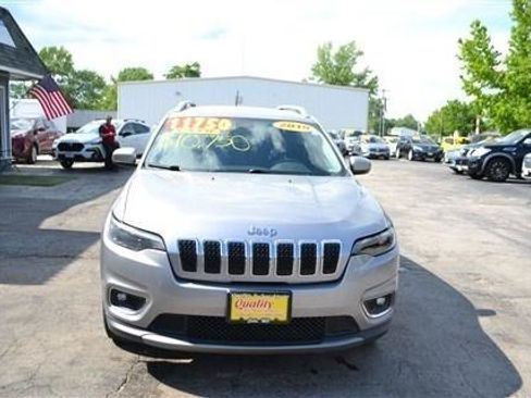 Used 2019 Jeep Cherokee Limited FWD image 3