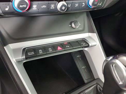 Certified 2022 Audi Q3 2.0T Premium w/ Convenience Package image 44