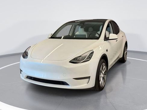 Used 2023 Tesla Model Y Long Range AWD/4WD image 1