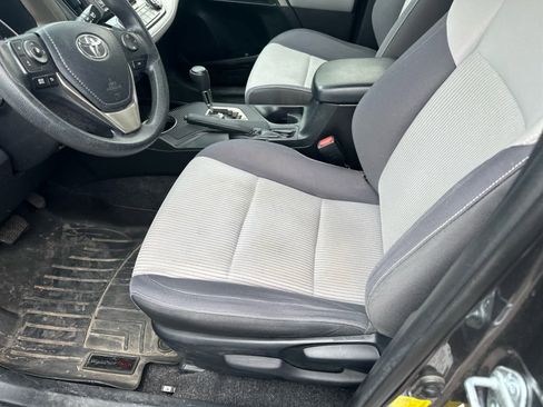 Used 2014 Toyota RAV4 XLE AWD/4WD image 2