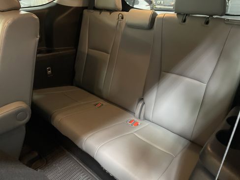 Used 2023 Toyota Highlander XLE FWD image 38