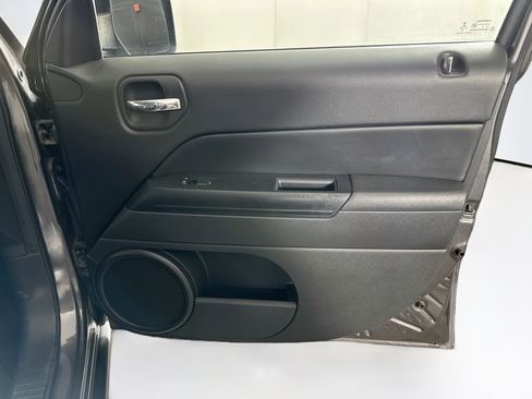 Used 2016 Jeep Patriot High Altitude AWD/4WD image 28
