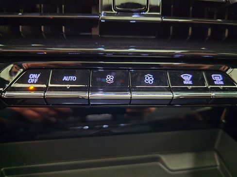 New 2025 Chevrolet Suburban Z71 w/ Z71 Off-Road Package image 24