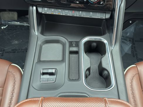 Used 2025 GMC Sierra 2500 Denali Ultimate image 39