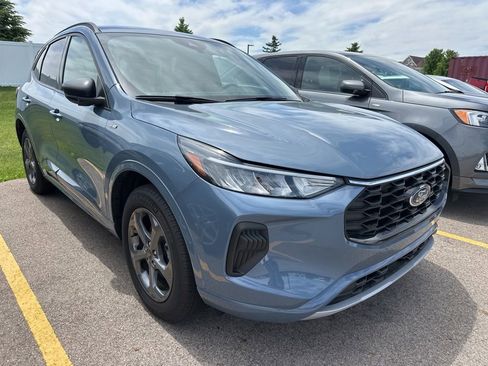 Used 2024 Ford Escape ST-Line w/ Tech Pack #1 AWD/4WD image 2