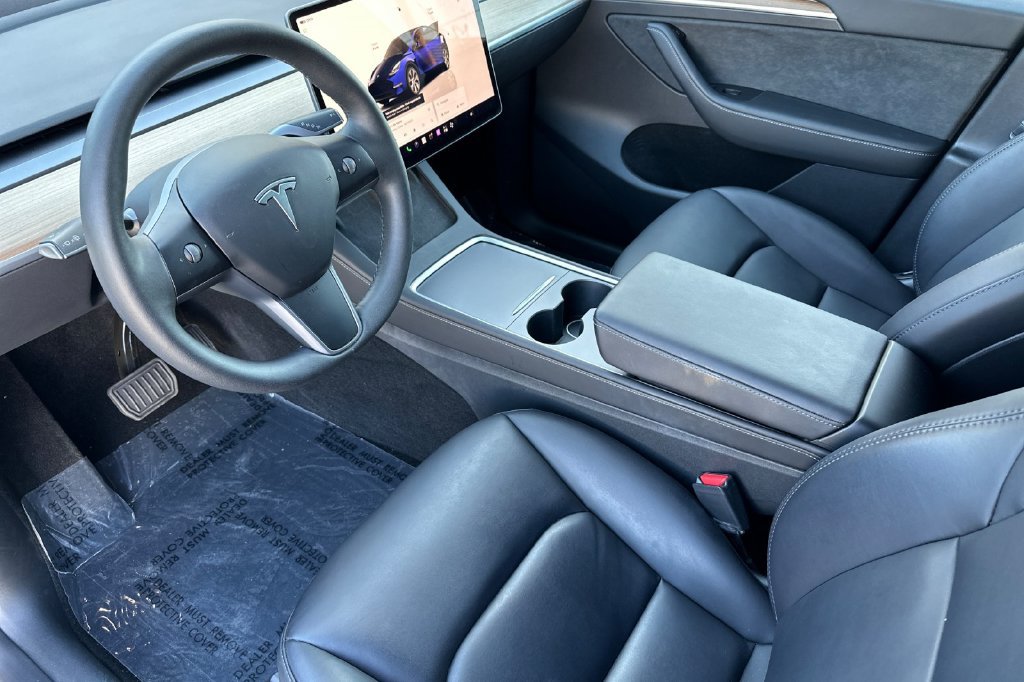 Used 2023 Tesla Model Y 2WD image 9