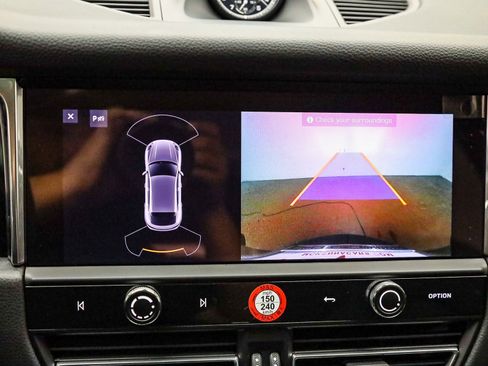 Certified 2025 Porsche Macan image 33