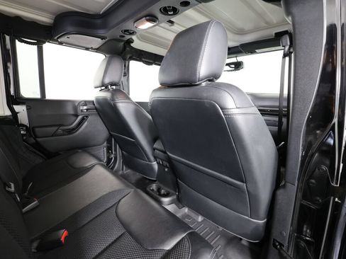 Used 2017 Jeep Wrangler Unlimited Sahara AWD/4WD image 18