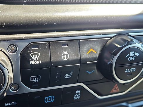 Used 2023 Jeep Wrangler Unlimited Sahara w/ Cold Weather Group AWD/4WD image 21