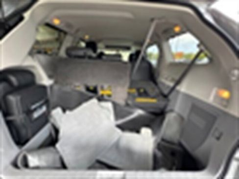 Used 2013 Toyota Sienna SE image 16