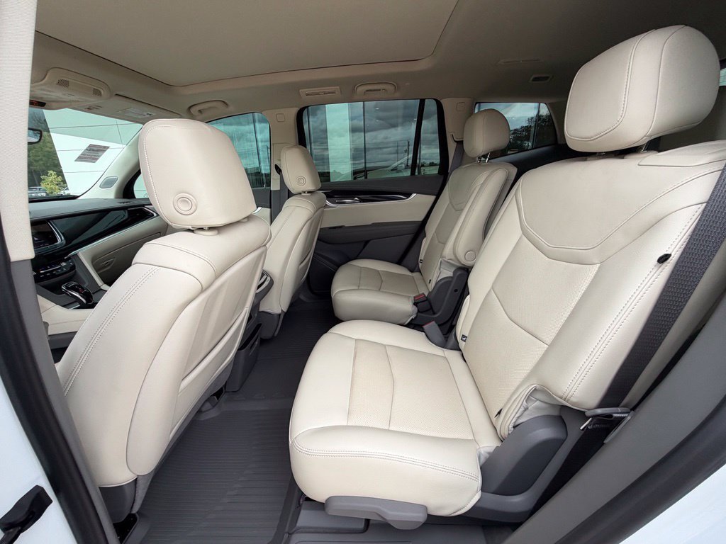 Used 2024 Cadillac XT6 Premium Luxury w/ Technology Package FWD image 15