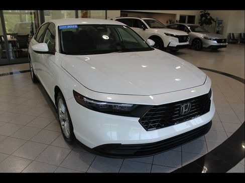 Certified 2023 Honda Accord LX image 3