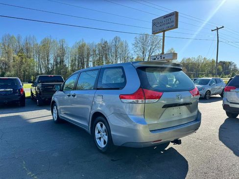 Used 2011 Toyota Sienna image 7