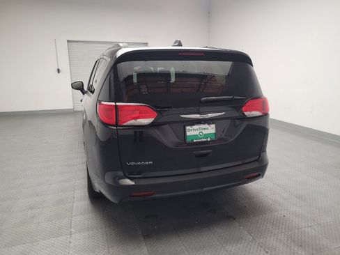 Used 2021 Chrysler Voyager Lxi FWD image 6