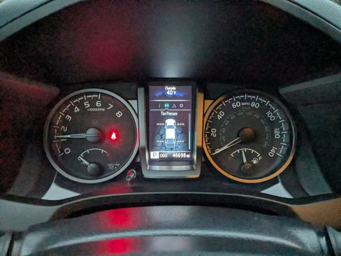 Used 2021 Toyota Tacoma TRD Sport image 10