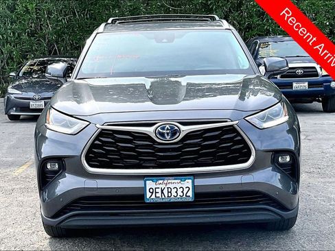 Used 2023 Toyota Highlander Limited image 2