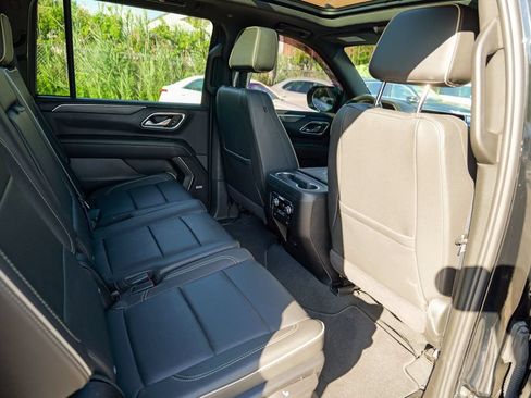 Used 2024 GMC Yukon XL SLT w/ SLT Premium Package AWD/4WD image 34