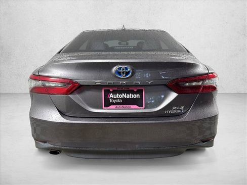Used 2022 Toyota Camry XLE FWD image 4
