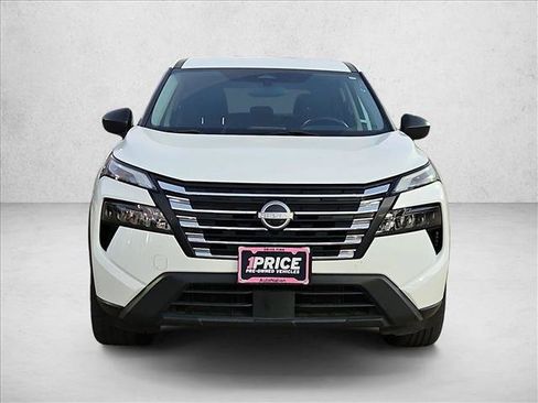 Used 2024 Nissan Rogue S AWD/4WD image 2
