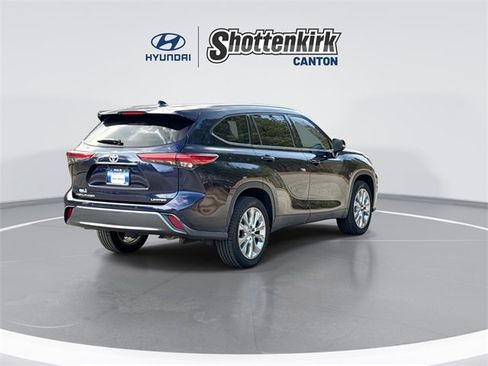 Used 2022 Toyota Highlander Limited image 8