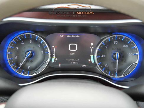 Used 2017 Chrysler Pacifica Limited image 21