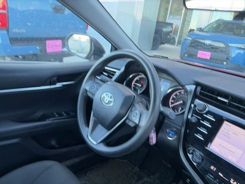 Used 2018 Toyota Camry LE image 13