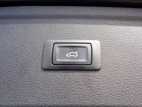 Used 2018 Audi Q5 2.0T Premium image 18