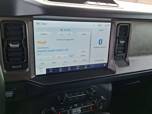 Used 2022 Ford Bronco Outer Banks AWD/4WD image 3