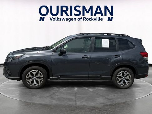 Used 2022 Subaru Forester Premium AWD/4WD image 3