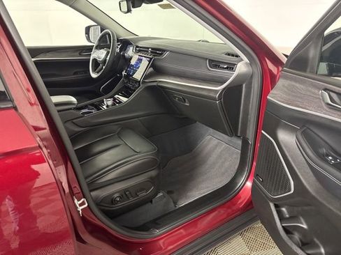 Used 2023 Jeep Grand Cherokee Limited image 27