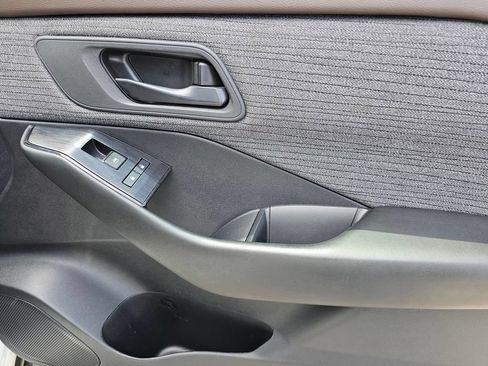 Used 2023 Nissan Rogue S FWD image 8