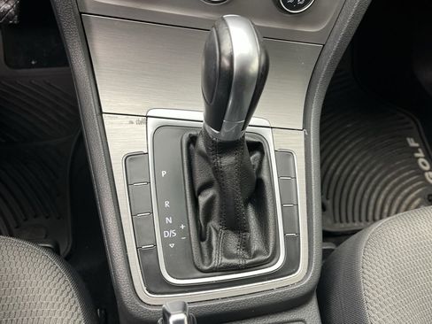 Used 2016 Volkswagen Golf S image 20