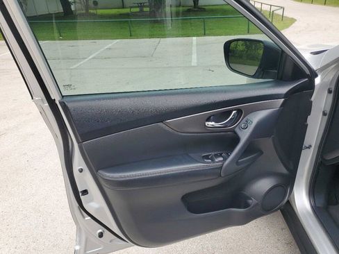 Used 2015 Nissan Rogue S image 16