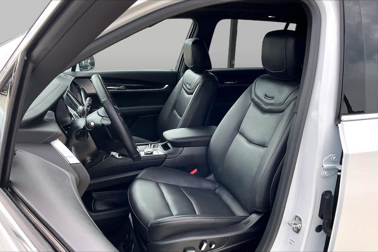 Used 2025 Cadillac XT6 Premium Luxury FWD image 8