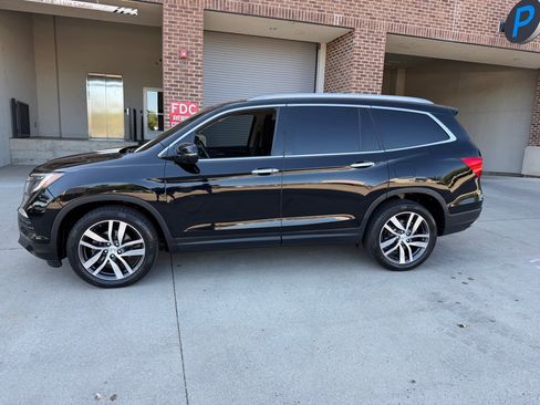 Used 2017 Honda Pilot Touring image 4