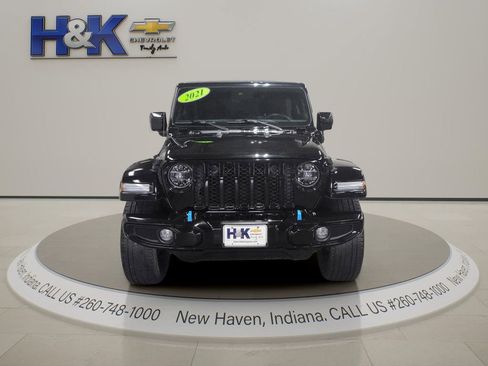 Used 2021 Jeep Wrangler Unlimited Sahara AWD/4WD image 2