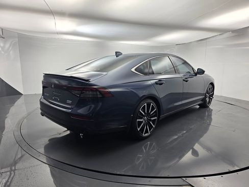 Used 2025 Honda Accord Touring image 4