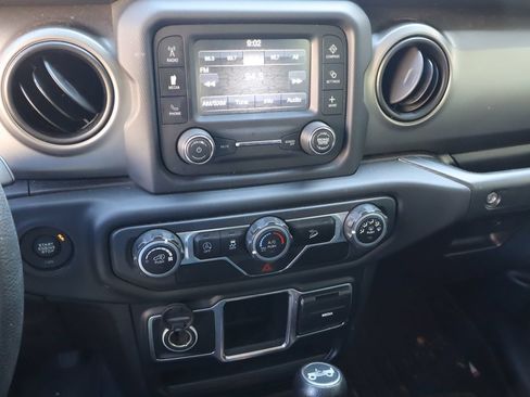 Used 2018 Jeep Wrangler Unlimited Sport AWD/4WD image 6