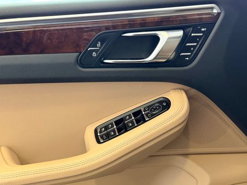 Certified 2024 Porsche Macan S AWD/4WD image 14