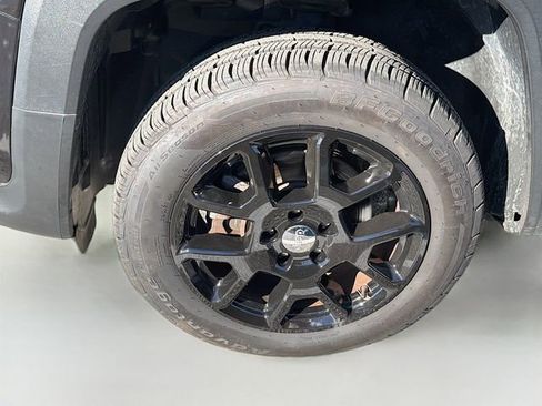 Used 2019 Jeep Renegade Latitude w/ Cold Weather Group image 29