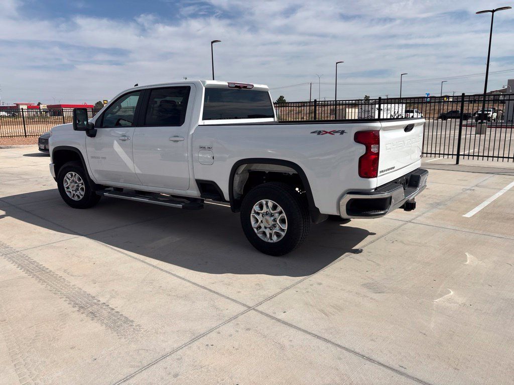 Used 2025 Chevrolet Silverado 3500 LT w/ Safety Package AWD/4WD image 4