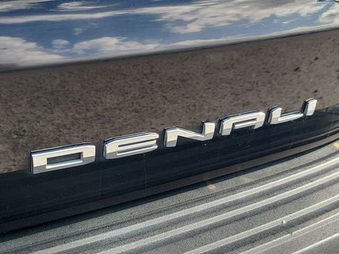 Used 2021 GMC Yukon Denali w/ LPO, Illumination Package AWD/4WD image 11